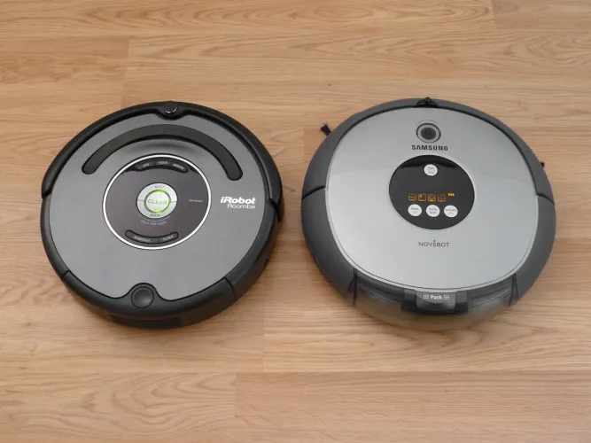iRobot Roomba 560 vs. Samsung Navibot SR8845