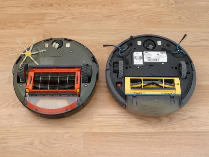 iRobot Roomba 560 vs. Samsung Navibot SR8845