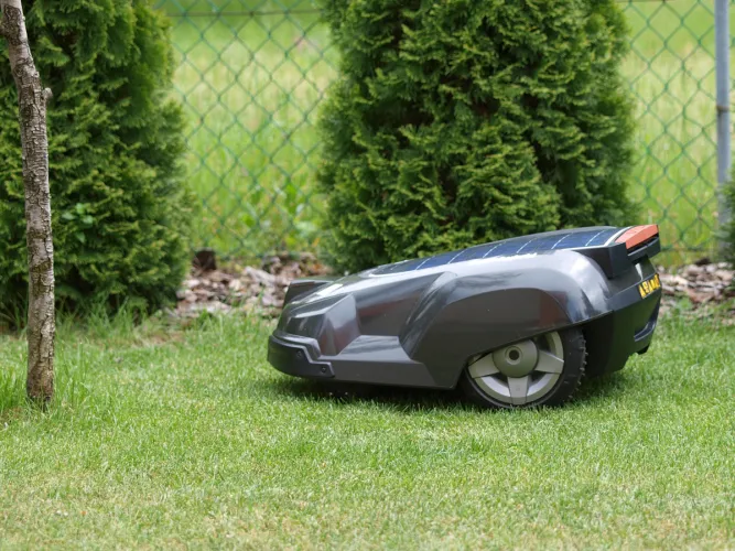 Husqvarna Automower Solar Hybrid