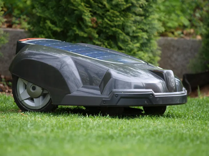 Husqvarna Automower Solar Hybrid