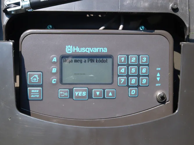 Husqvarna Automower Solar Hybrid