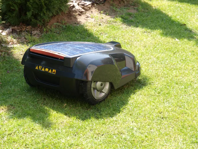 Husqvarna Automower Solar Hybrid