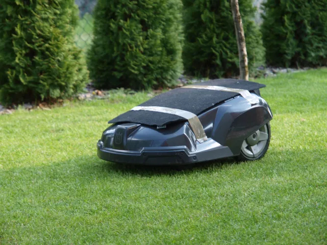 Husqvarna Automower Solar Hybrid